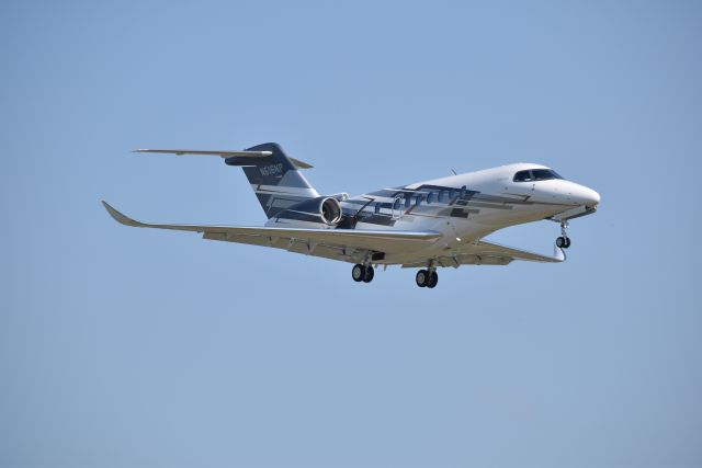 Cessna Citation Longitude (N616NP) - EJM700 arriving at Hobby Airport from Aspen, Colorado.