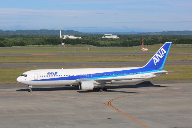 BOEING 767-300 (JA8256)