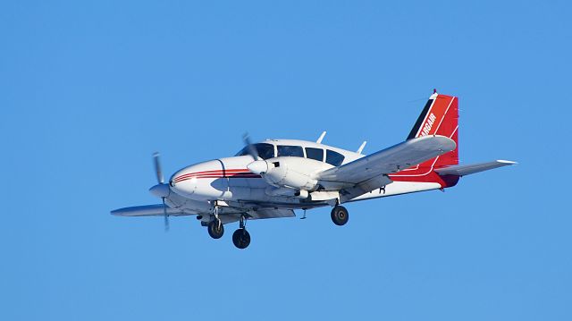 Piper Aztec (C-GGPR)