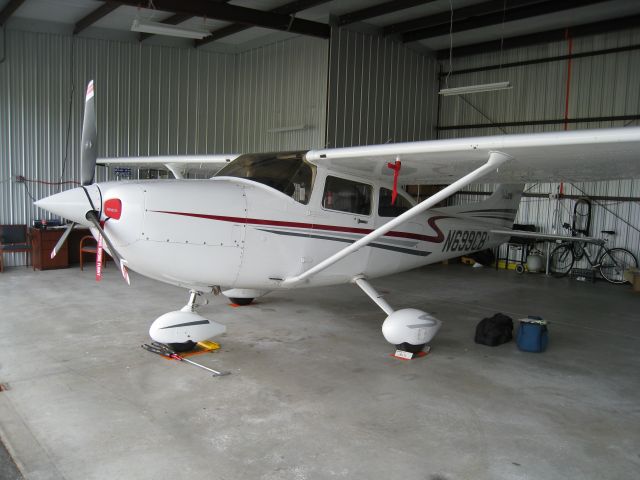 Cessna Skylane (N699CB) - At home 1N7 (Blairstown, NJ)