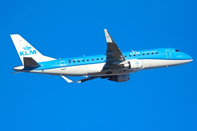 EMBRAER 175 (long wing) (PH-EXL)