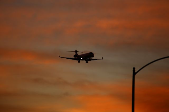 Canadair Regional Jet CRJ-700 (N787SK)