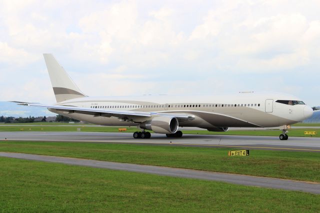 BOEING 767-300 (P4-MES)