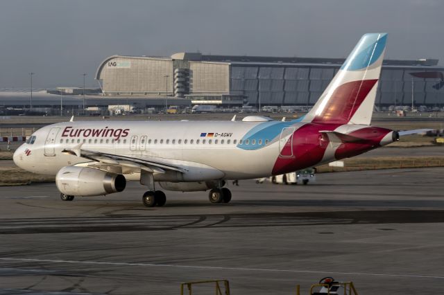 Airbus A319 (D-AGWV) - 29th Nov., 2021: Taxiing for early morning departure from London Heathrow. 