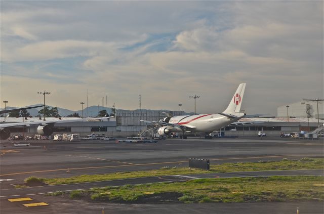 Airbus A330-300 —