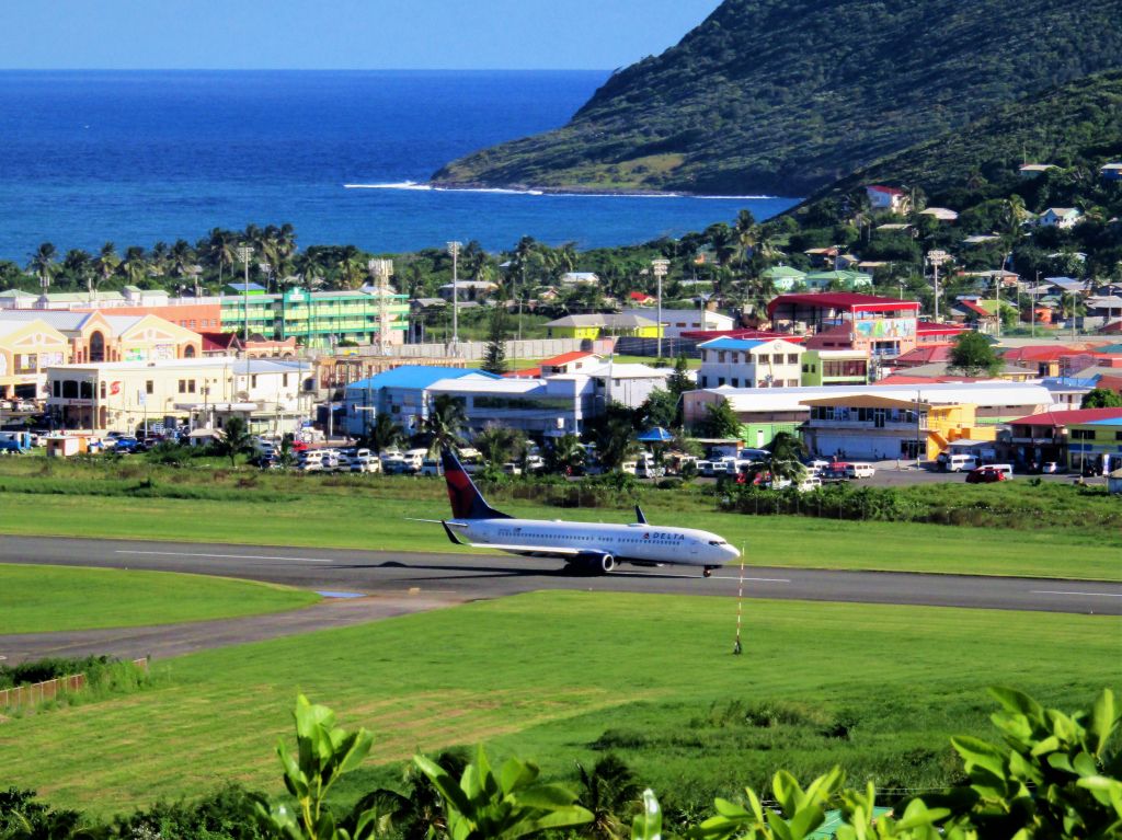 Boeing 737-800 (N3736C)