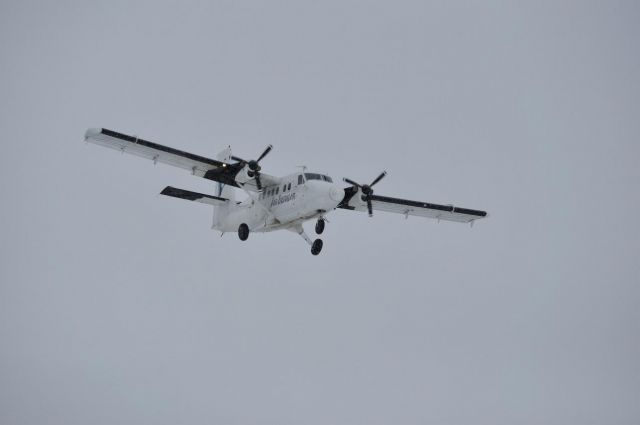 De Havilland Canada Twin Otter (C-GLAI) - LAL902 1971  DHC-6 SERIES 300  Serial No:   296 landing runway 08 on this snowy day.