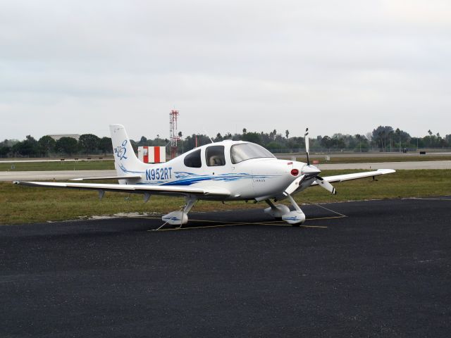 Cirrus SR-22 (N952RT)