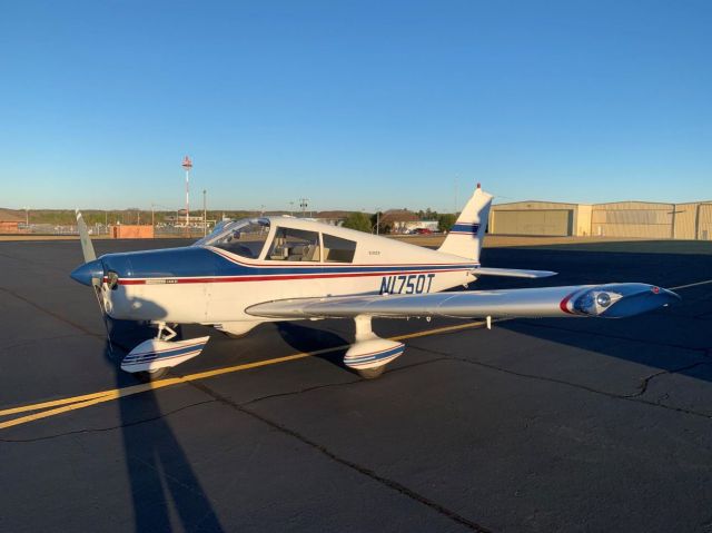 Piper Cherokee (N1750T)