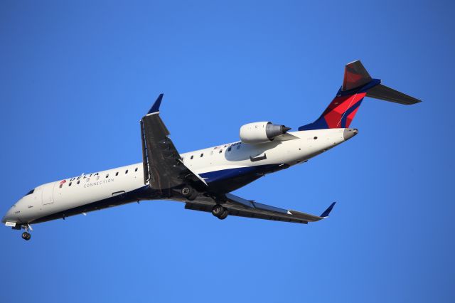 Canadair Regional Jet CRJ-700 (N738SK)