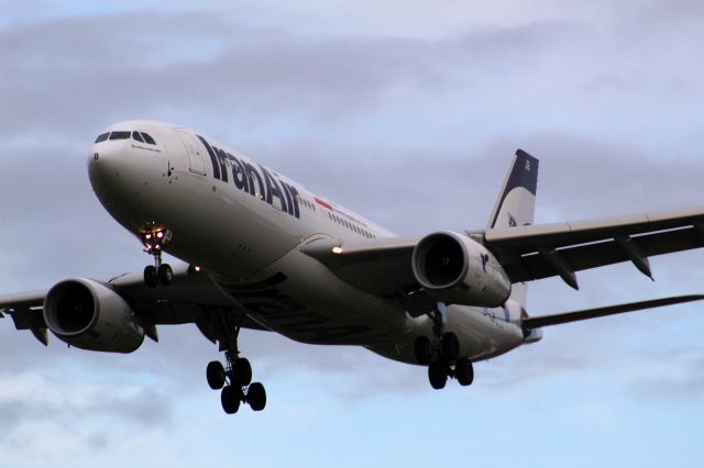 Airbus A330-200 (EP-IJB) - An Iran Air A330-200 on final approach into LHR, landing on runway 27L.br /br /Location: Myrtle Ave.br /Date: 20.11.22 (dd/mm/yy).