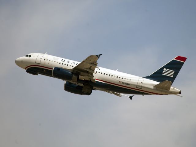 Airbus A320 (N805AW) - Take off on a very hot day.