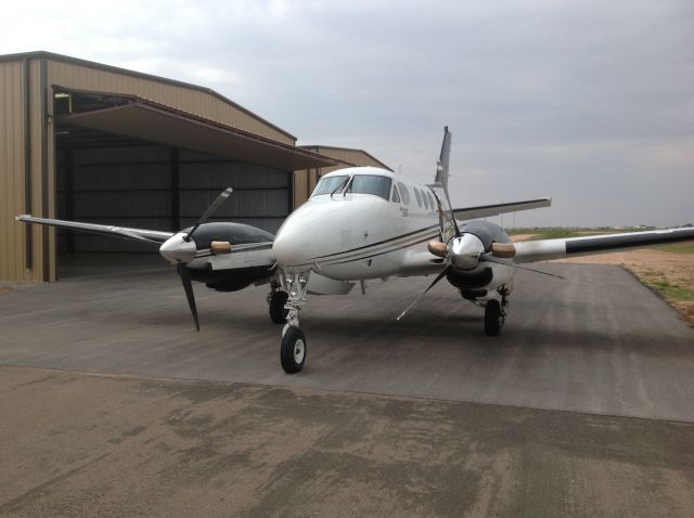 Beechcraft King Air 90 (N121P)