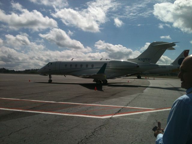 Bombardier Challenger 300 (N300EU)