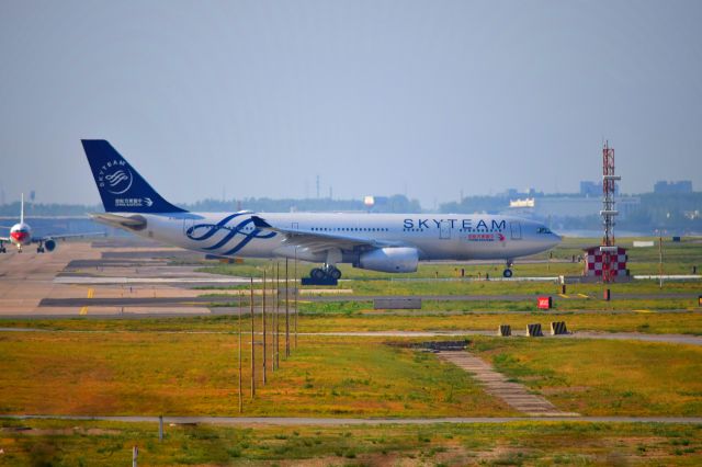 Airbus A330-200 (B-5949) - MU??? Took off on Runway 36R of ZBAA