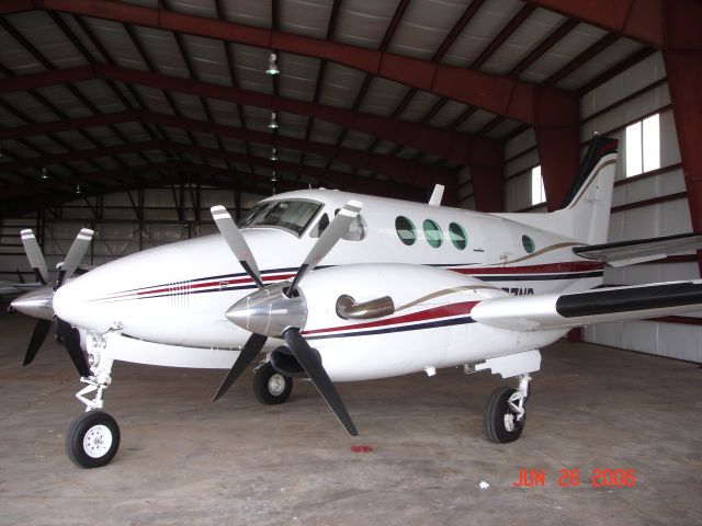 Beechcraft King Air 90 (N77NB)