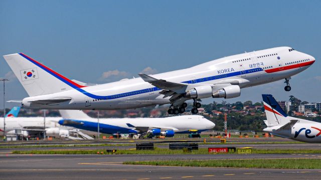Boeing 747-400 (N10001) - Korean Airforce 747 departing Sydney International airport on the 15/12/21. Moon Jai-In made a business trip to Canberra and Sydney to talk to Scott Morrison about defence deals.  