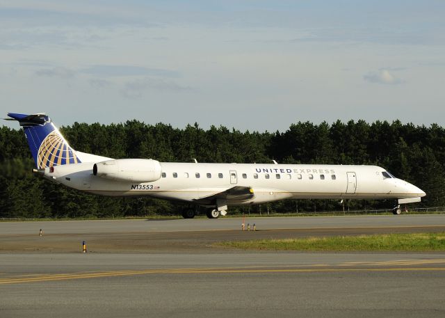 Embraer ERJ-145 (N13553)