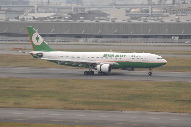 Airbus A330-200 (B016301) - Landing at Haneda Intl Airport 34L on 2010/11/21