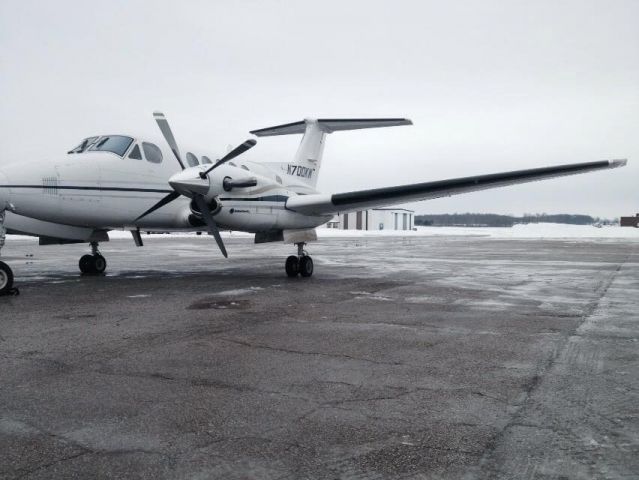 Beechcraft Super King Air 200 (N700KW)