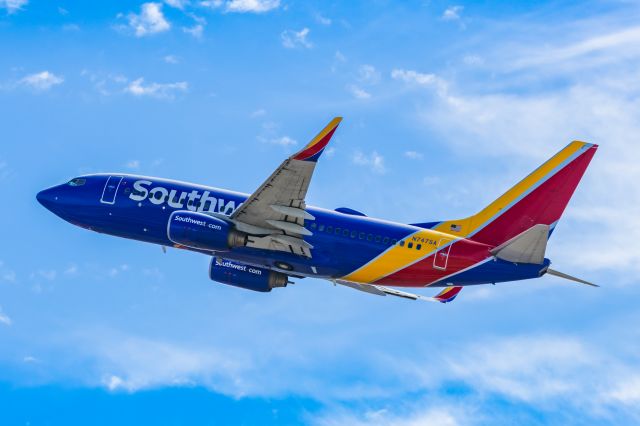 Boeing 737-700 (N747SA) - A Southwest 737-700 taking off from PHX on 2/11/23 during the Super Bowl rush. Taken with a Canon R7 and Canon EF 100-400 II L lens.