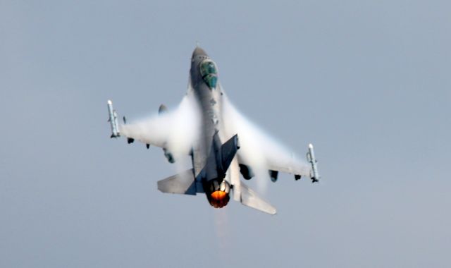 Lockheed F-16 Fighting Falcon —