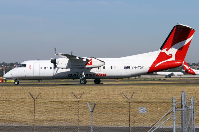 de Havilland Dash 8-300 (VH-TQY)