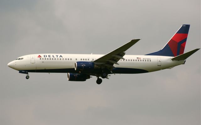 Boeing 737-800 (N373DA)