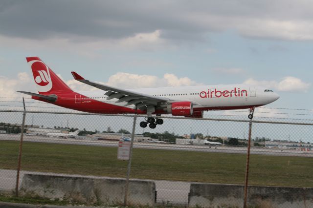 Airbus A330-300 (D-ALPH)