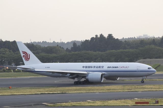 Boeing 777-200 (B-2089) - Taxing at Narita Intl Airport on 2016/05/22