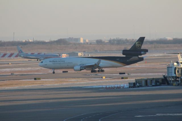 Boeing MD-11 (N283UP) - 121013 taxiing out to Rwy 35L