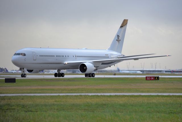BOEING 767-300 (N625HR) - 10-13-22. Houston Rockets