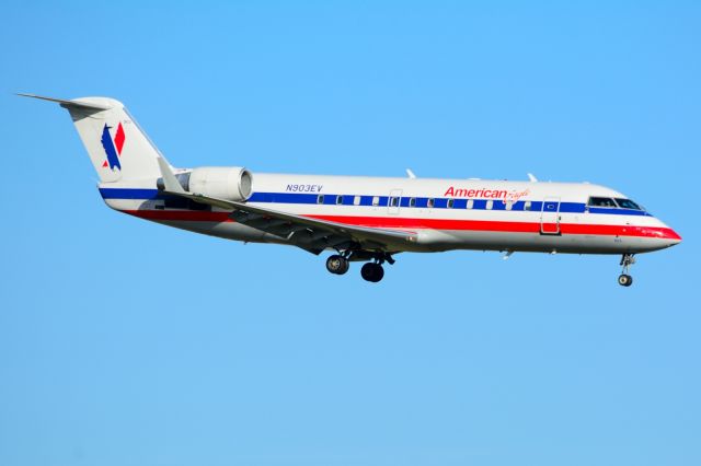 Canadair Regional Jet CRJ-200 (N903EV) - American Eagle - N903EV - CRJ-200 - Arriving KDFW 11/29/2013