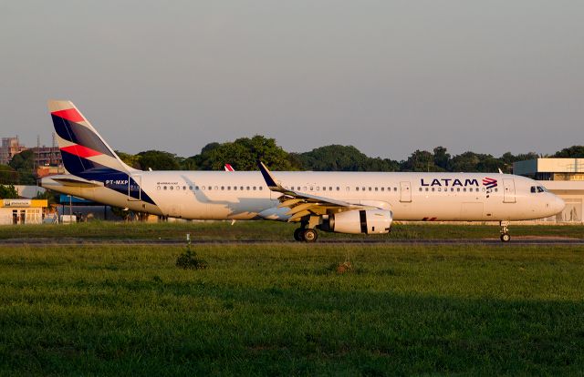 Airbus A321 (PT-MXP)