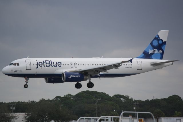 Airbus A320 (N658JB) - JetBlue Flight 163 (N658JB) "Woo-Hoo JetBlue" arrives at Sarasota-Bradenton International Airport following a flight from John F Kennedy International Airport