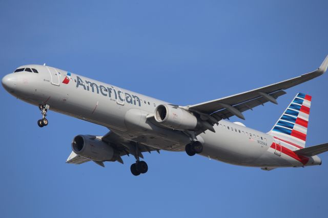 Airbus A321 (N129AA)
