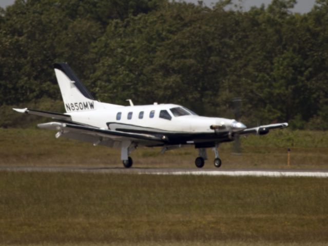 Socata TBM-850 (N850MW) - Runway 06.