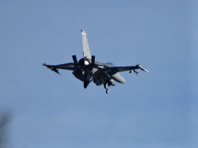 Lockheed F-16 Fighting Falcon —