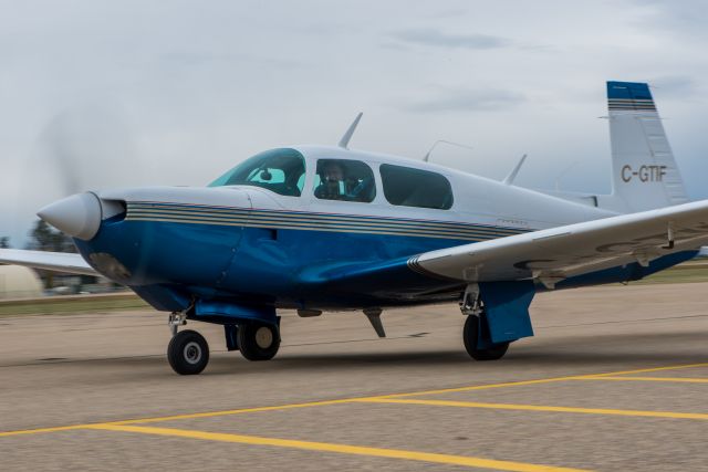 Mooney M-20 Turbo (C-GTIF)