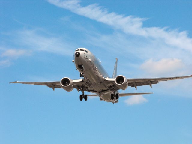 Boeing P-8 Poseidon (16-8757) - US Navy P-8 on short final to RWY27