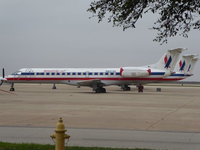 Embraer ERJ-145 (N827AE)