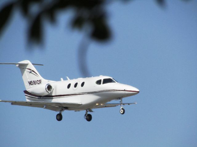 Beechcraft Premier 1 (N5810F) - Landing RWY 20R