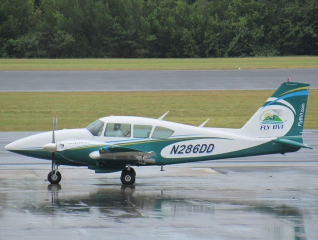 Piper Aztec (N286DD)