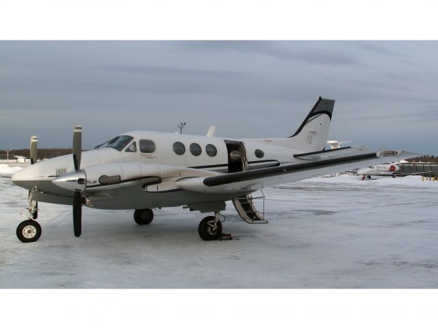 Beechcraft King Air 90 (N331JP)