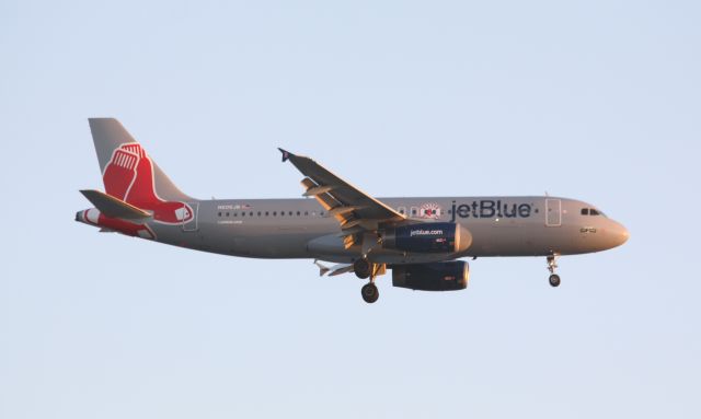 Airbus A320 (N605JB)