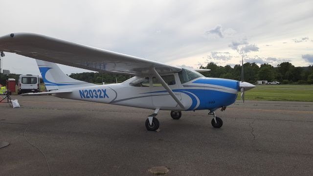 Cessna Skylane (N2032X) - On the main ramp of the Greenwood lake airshow 