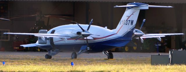 Piaggio P.180 Avanti (N1037W)