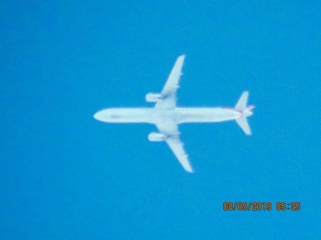 Airbus A321 (N524UW)