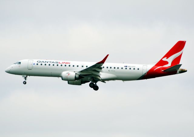 Embraer ERJ-190 (VH-UYY)