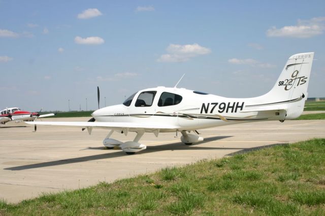 Cirrus SR-22 (N79HH)